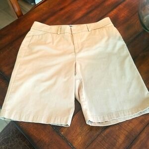 Dockers Women's metro Bermuda khaki Shorts sz 8